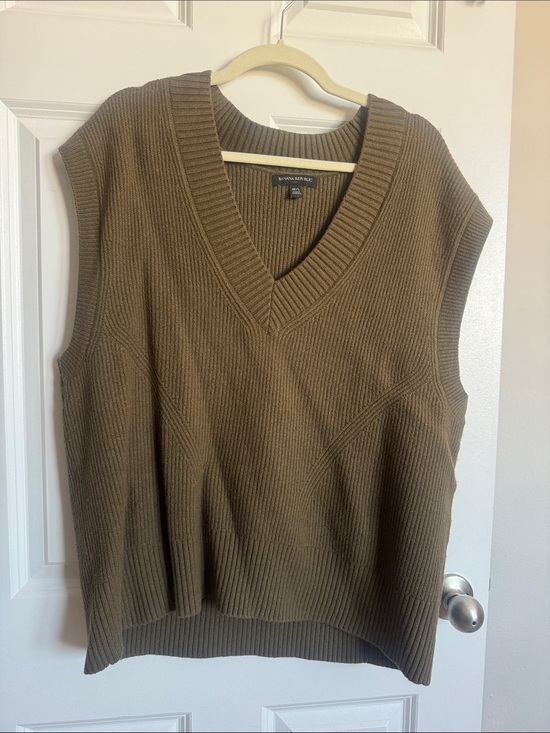 Banana Republic Sweaters - Banana Republic Olive Green V-Neck Knit Sweater Vest